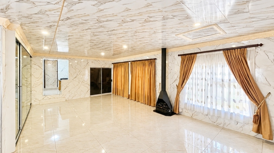5 Bedroom Property for Sale in Wilkoppies North West